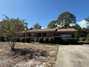 Building Photo - 209 Shamrock Dr