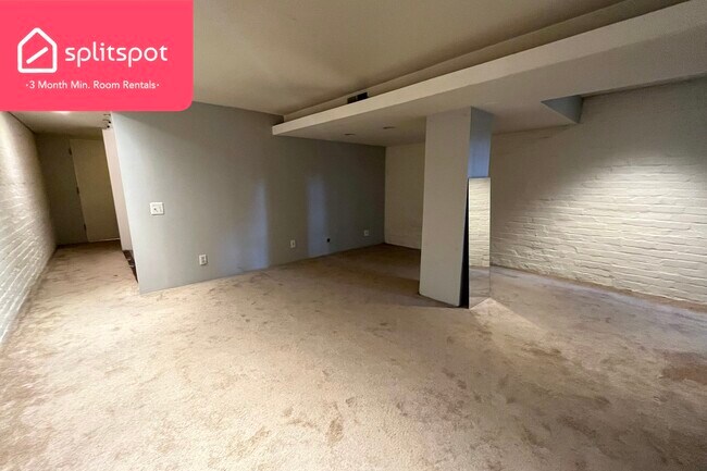 Building Photo - Private room in 1 bedroom Washington Apart...