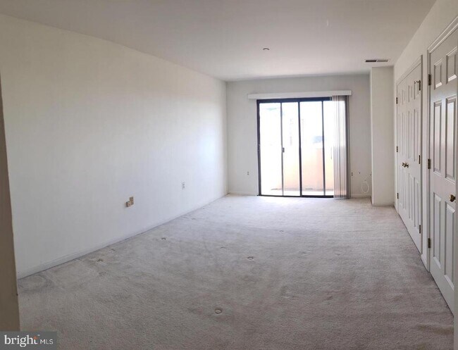 Foto del edificio - 1301 N Courthouse Rd