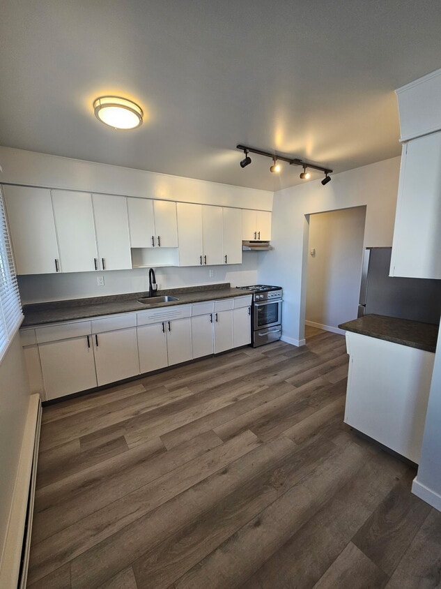 Primary Photo - 11640 124 St NW