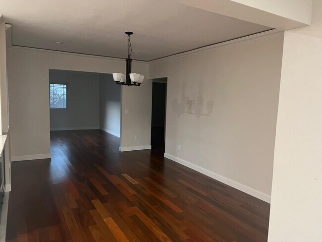Foto del edificio - 916 Azalea Ave