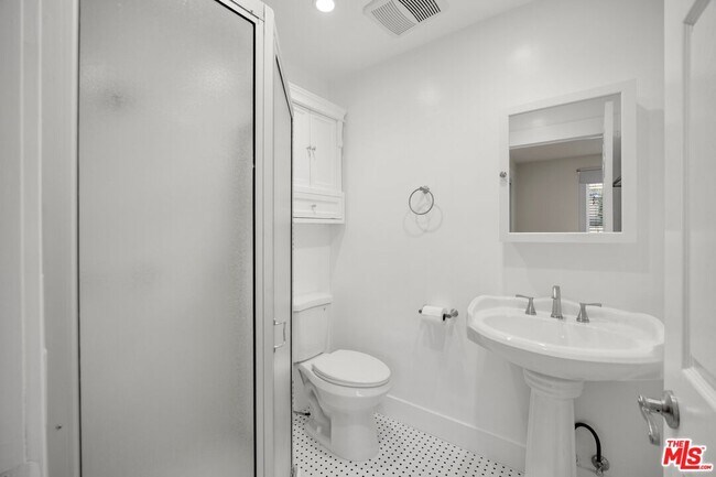 Foto del edificio - 6190 Mesa Ave