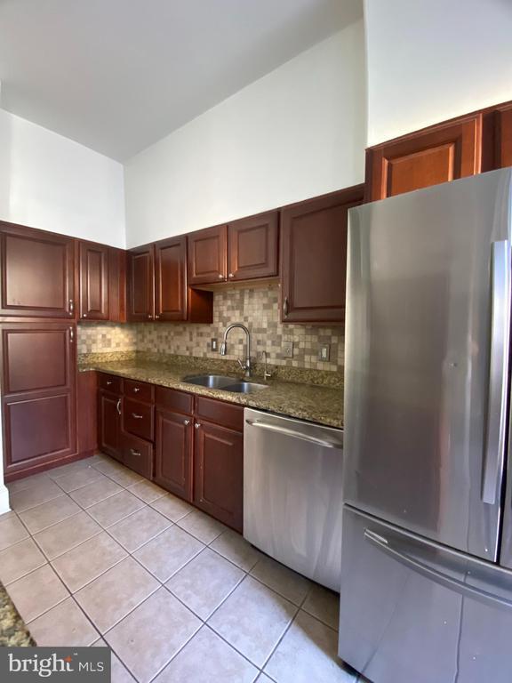 Building Photo - 416 S 45th St