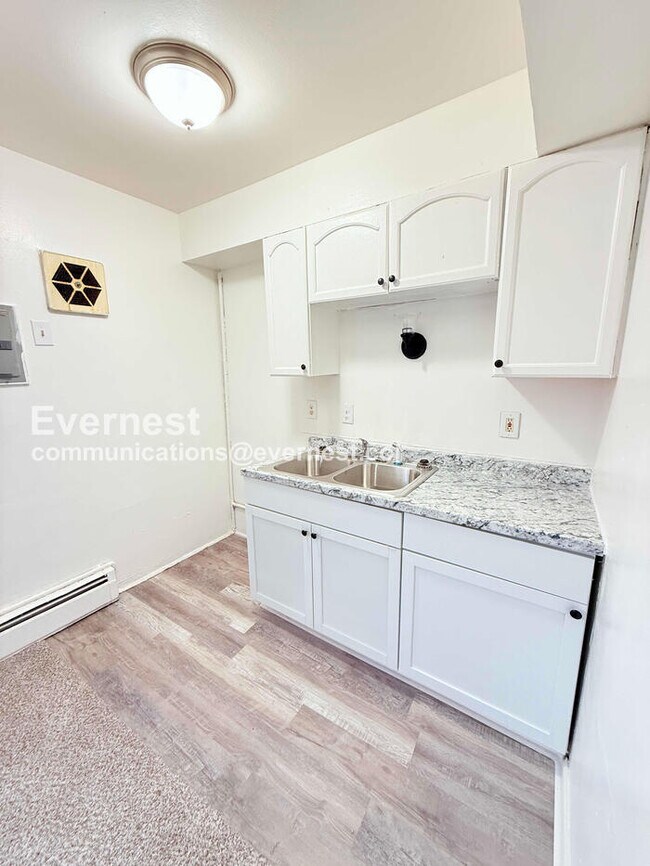 Foto del edificio - 18711 Schoolcraft Rd