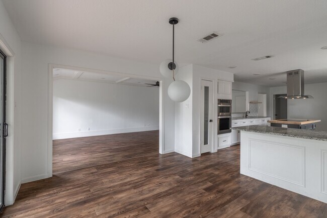 Foto del edificio - 17810 Cassina Dr