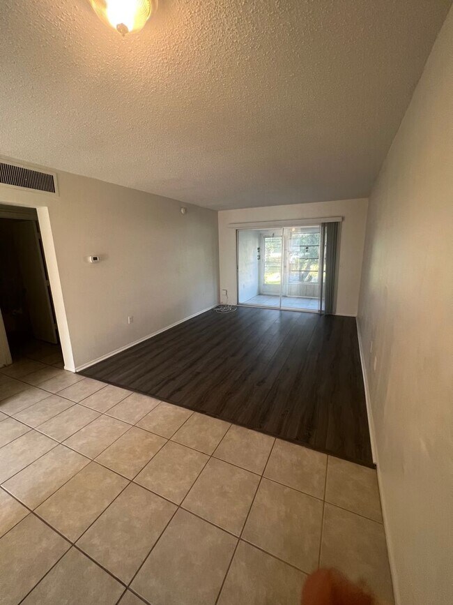 Foto del edificio - Cute Condo in Greenbriar