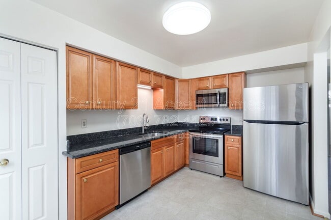 Building Photo - 6143 Summer Park Ln