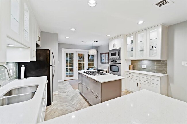 Building Photo - 5614 Shoalwood Ave