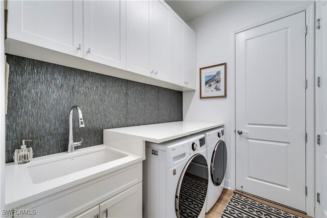 Foto del edificio - 12814 Hawkins Dr