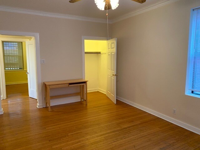 Foto del edificio - 1058 W Granville Ave
