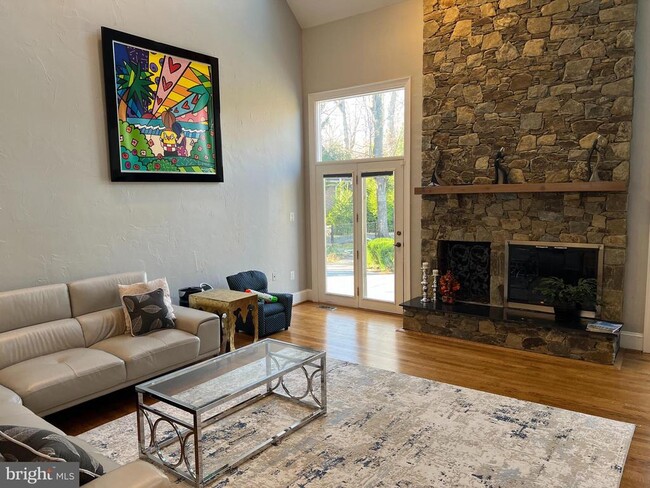 Building Photo - 9049 Holly Leaf Ln