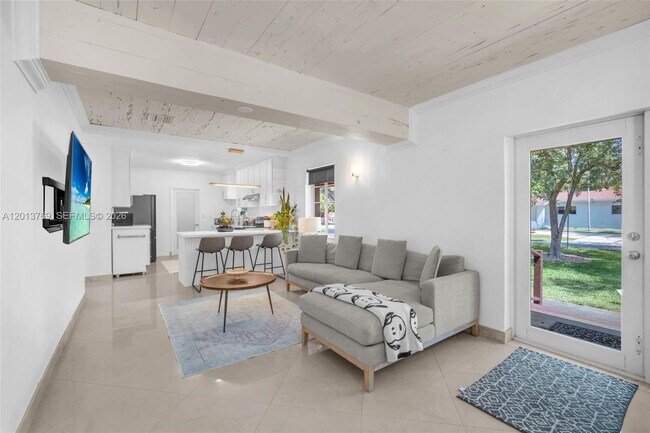 Foto del edificio - 470 NE 113th St