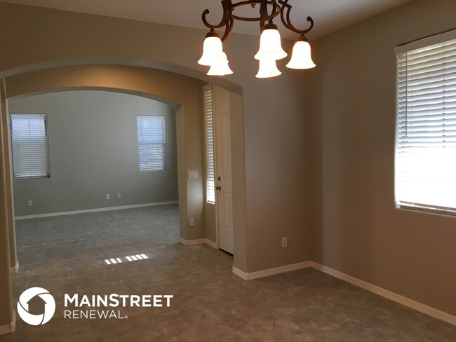 Foto del edificio - 13592 W Gelding Dr