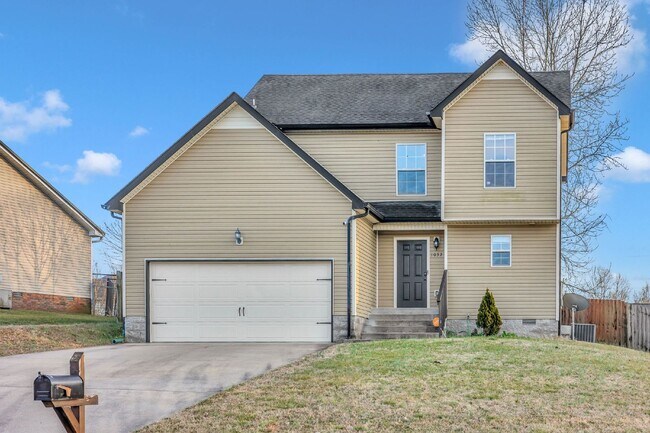 Building Photo - Charming 3 Bed, 2.5 Bath Rental Home in Cl...