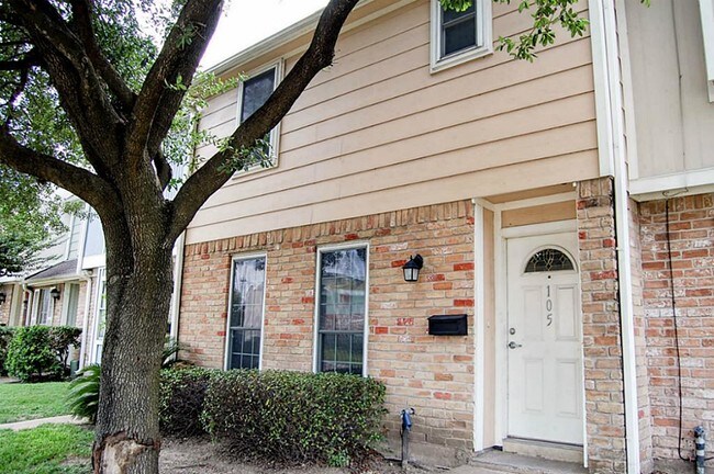 Building Photo - 8102 Amelia Rd