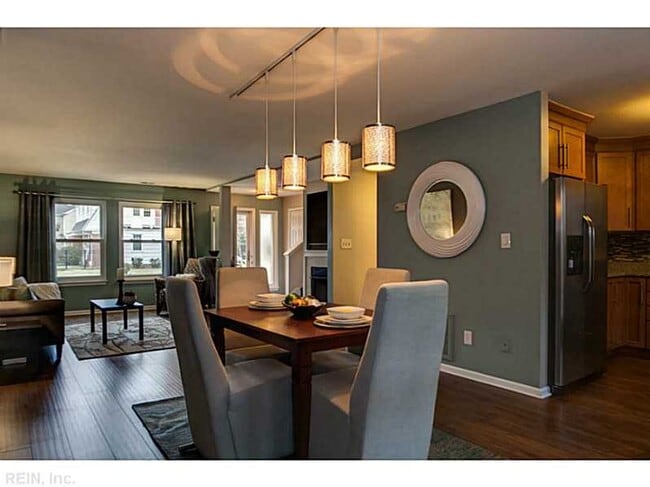 Building Photo - 3 Bed 2.5 Bath Townhouse for rent in Norfo...