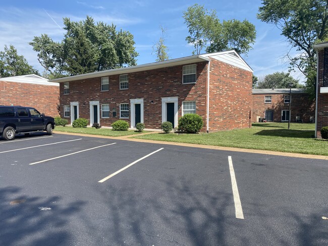 Building Photo - Oakmont Townhomes