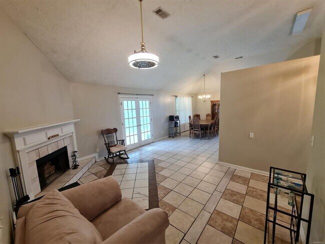 Building Photo - AVAILABLE 08/15/2026 in Millbrook!