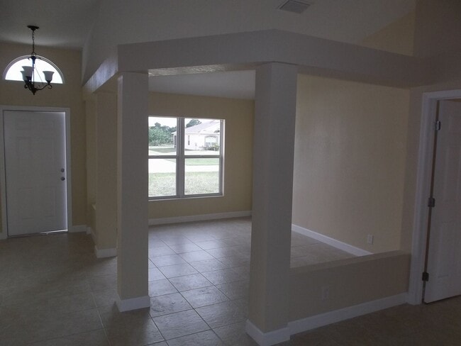 Building Photo - 4 BR 2 BA 2 CG rental in western PSL