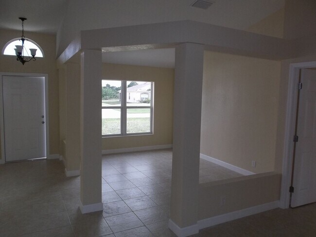 Foto del edificio - 4 BR 2 BA 2 CG rental in western PSL