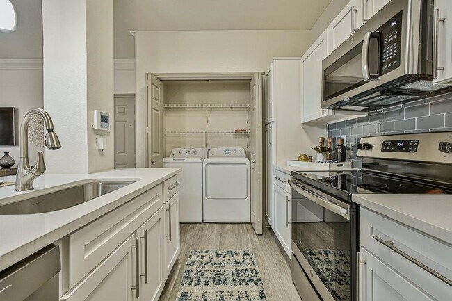 Foto del edificio - Up to 3 Weeks Free Rent & a Little Somethi...