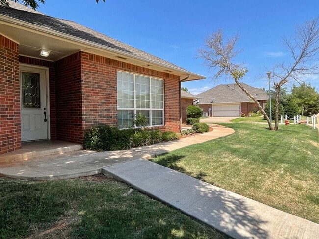 Photo - Great 3 Bed 2 Bath Duplex in a Gated Neighborhood!! House