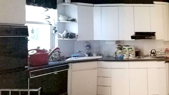 eat in kitchen first floor - 68 Marine Ave