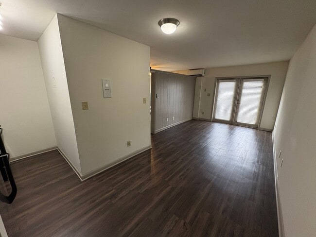 Building Photo - 421 West