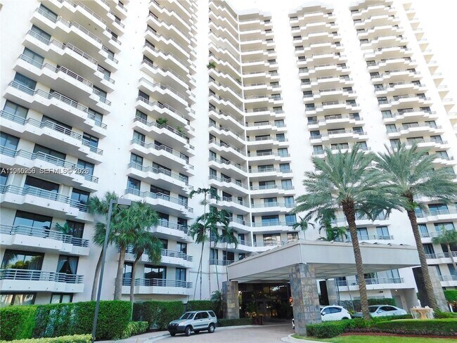 Foto del edificio - 3300 NE 191st St