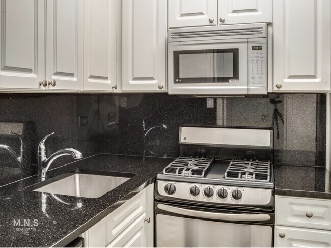 Building Photo - 300 East 46th Street