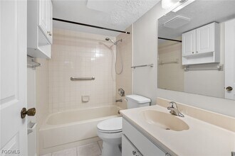 Building Photo - 4019 SE 20th Pl