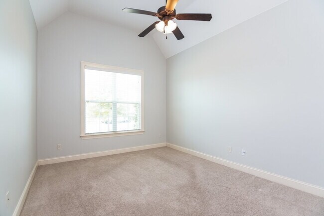 Building Photo - 4675 W Petite Loop