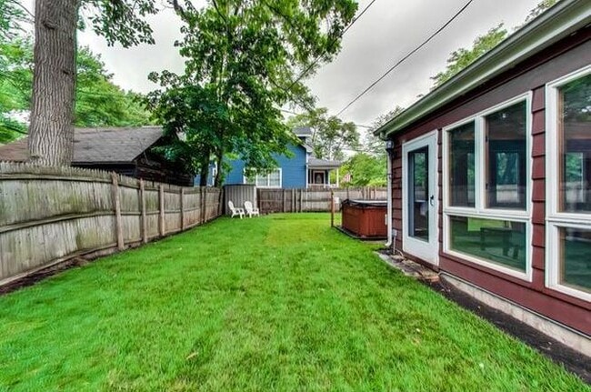 Separate entrance from Back - 1732 Grove St