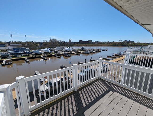 Building Photo - Waterfront Harborwalk Townhome