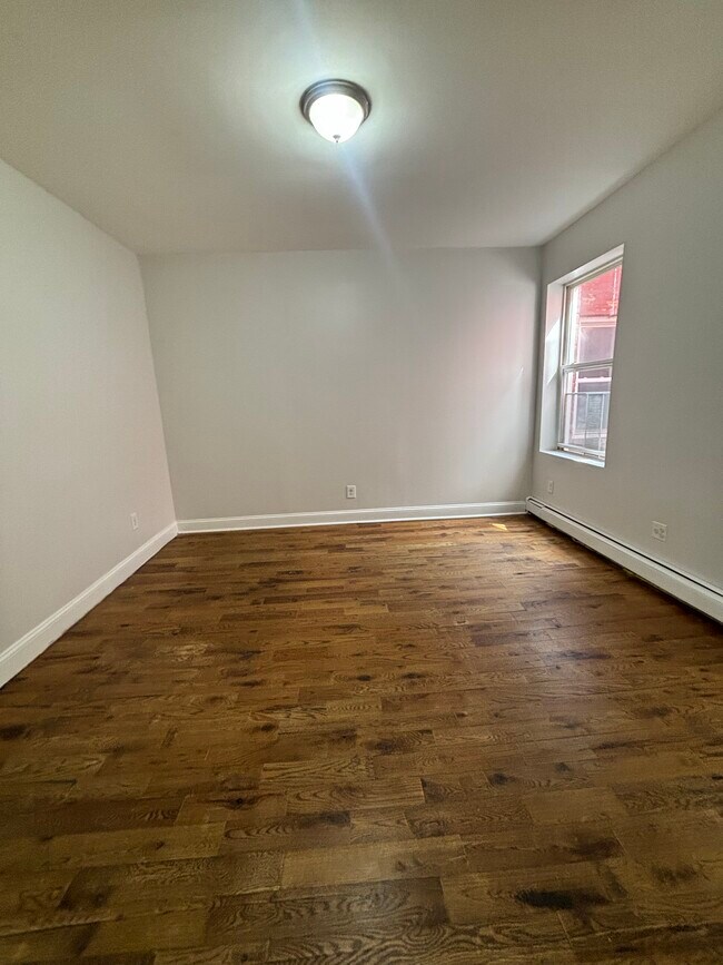 312 S 11th St 2R - 317 S 11th St