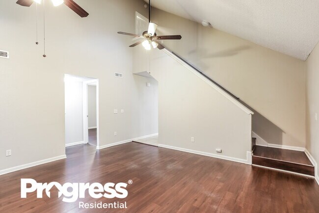 Building Photo - 1853 Alberta Ct N