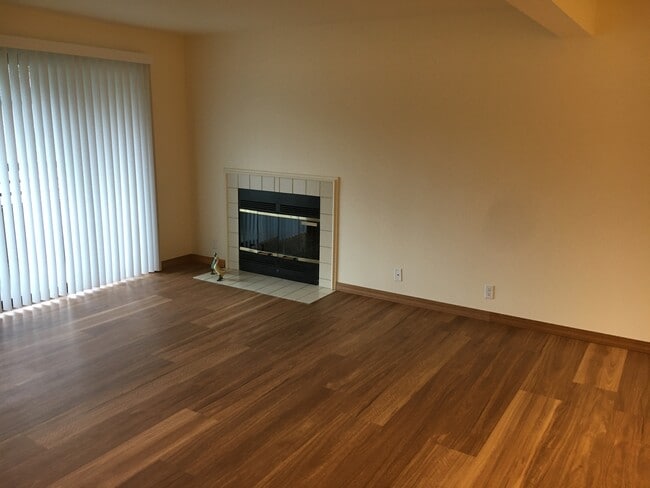 Building Photo - Meridian Place Apartments