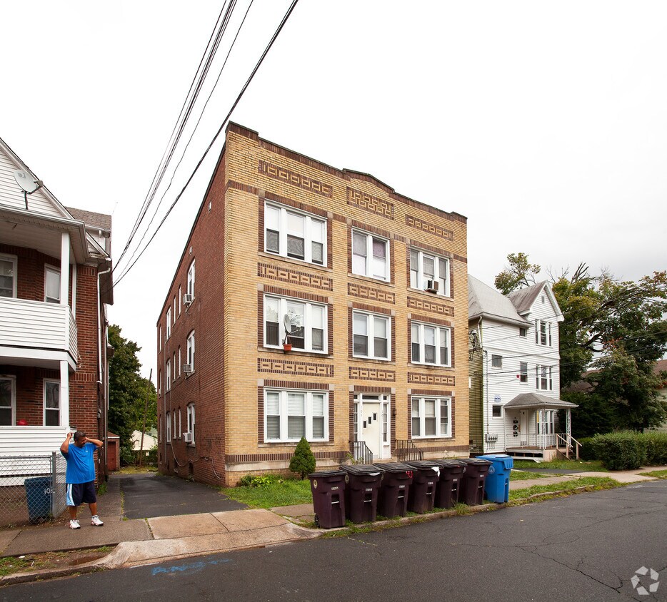 Primary Photo - 105 Clark St