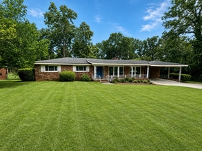 Building Photo - 1614 Sandra Dr