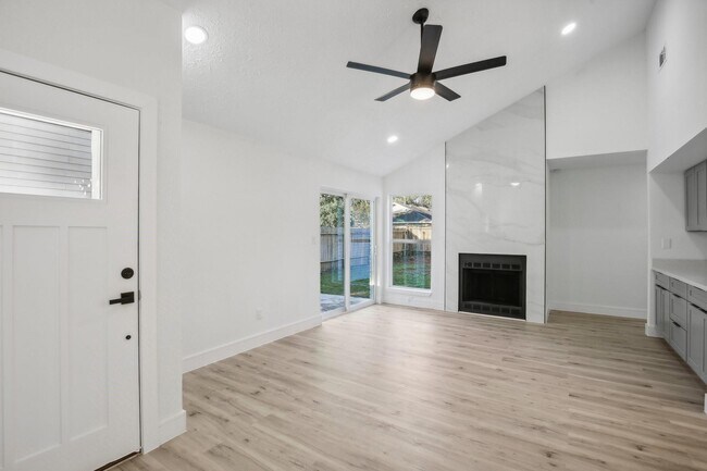 Foto del edificio - 11615 Henley Dr