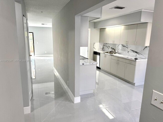 Foto del edificio - 2700 N 34th Ave