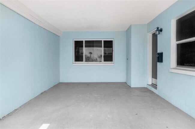 Foto del edificio - 250 Rosery Rd NW