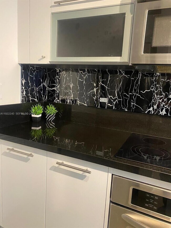 Foto del edificio - 244 Biscayne Blvd