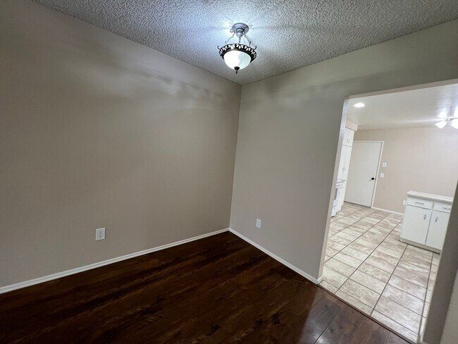 Foto del edificio - Wonderful Coronado Floorplan with 2 Car Garage