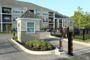 Building Photo - 471 N Hamilton Rd