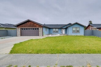Building Photo - 1680 Arlington Dr