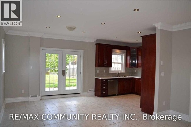 Building Photo - 38 Bestview Crescent