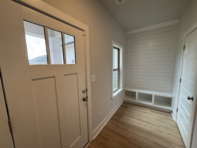 Building Photo - 12637 Whitcomb Cir