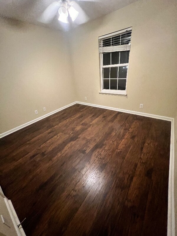 Foto del edificio - 4940 Boyd Dr