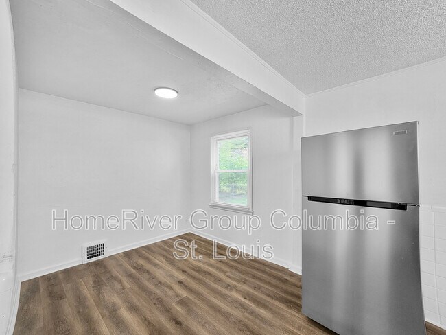 Foto del edificio - 7445 Calvin Ave